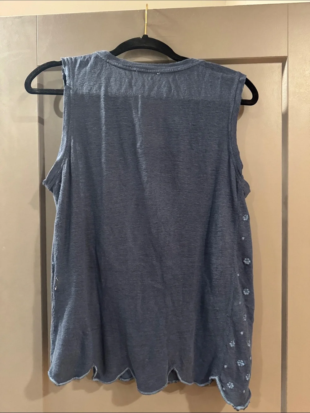 Embroidered Sleeveless Tank Top - Picture 5 of 10